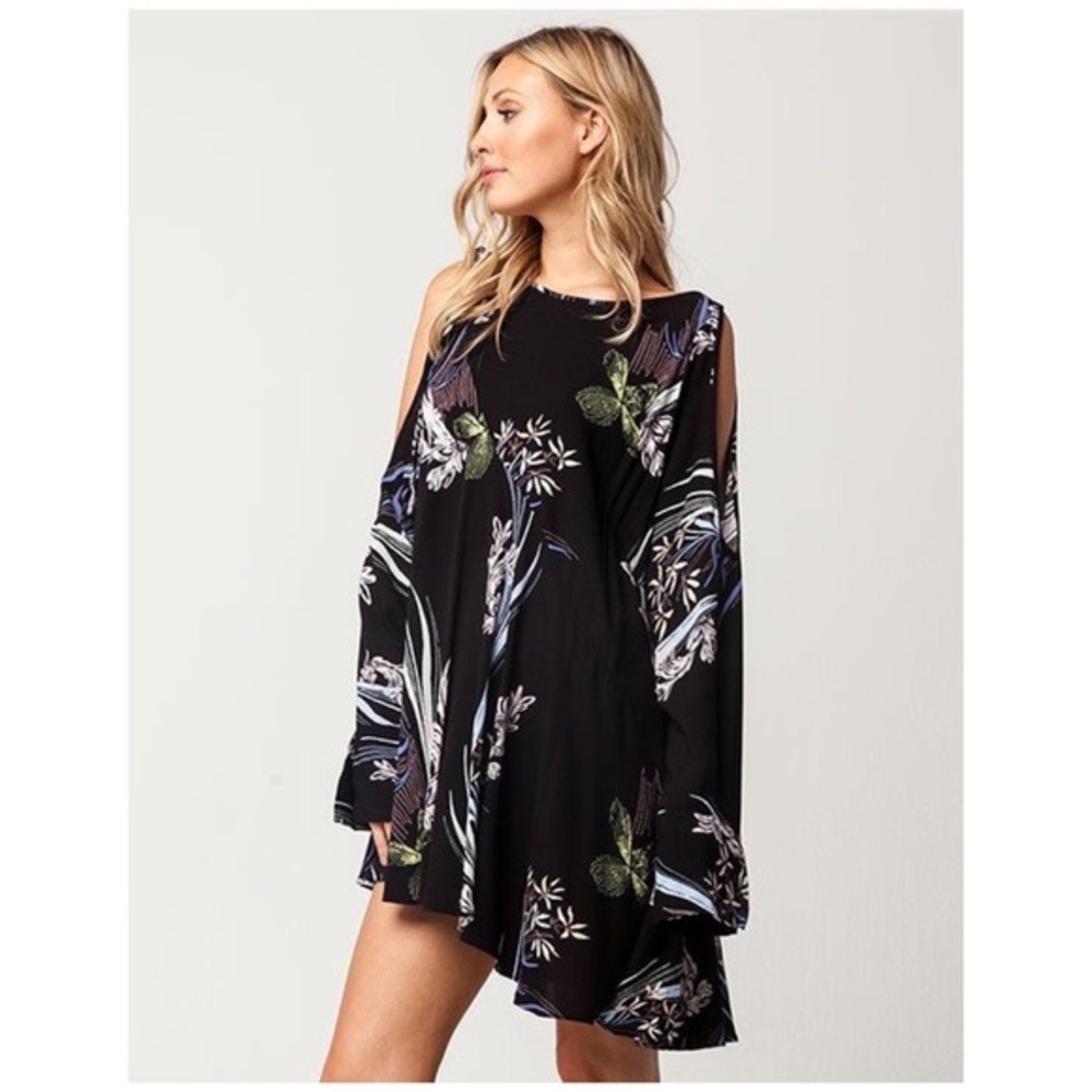 ❤️‍🔥SALE!❤️‍🔥FP 🦋Clear Skies Tunic🦋 - Picture 2 of 3